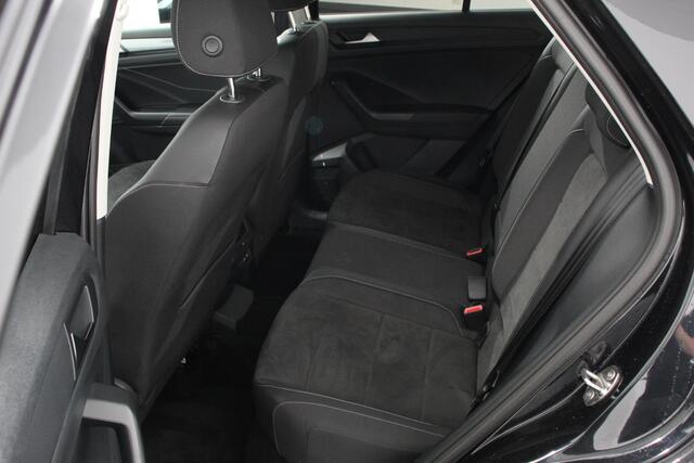 Volkswagen T-Roc 1.5 TSI 150pk DSG Style | Navigatie | Climate Control | Parkeer sensoren | Adaptive Cruise Control | Led | Dab