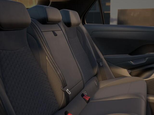 Volkswagen T-Roc R-Line First Edition 1.5 eTSI 150 PK 7 versn. DSG · Assistance Pakket · Black Style Pakket · Panoramaschuif-kanteldak electrisch bedienbaar · Electrische achterklep ·