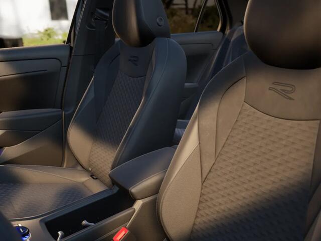 Volkswagen T-Roc R-Line First Edition 1.5 eTSI 150 PK 7 versn. DSG · Assistance Pakket · Black Style Pakket · Panoramaschuif-kanteldak electrisch bedienbaar · Electrische achterklep ·