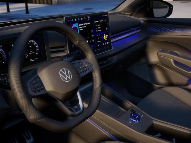 Volkswagen T-Roc R-Line First Edition 1.5 eTSI 150 PK 7 versn. DSG · Assistance Pakket · Black Style Pakket · Panoramaschuif-kanteldak electrisch bedienbaar · Electrische achterklep ·