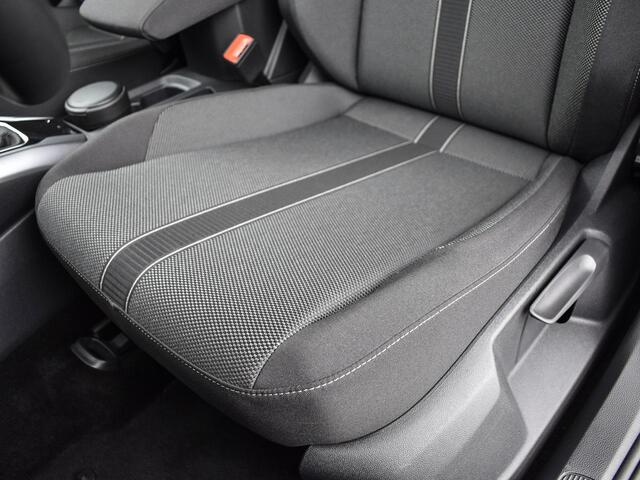 Volkswagen T-Roc 1.5 TSI 150pk DSG Life Edition · Apple/Android Car Play · Navigatie · Camera · P-Sensoren · Park Assist · 17'' Inch · Garantie t/m Februari 2027