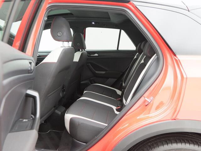 Volkswagen T-Roc 1.5 TSi 150 Pk Automaat Sport Business R-Line | Panoramadak | Beats Audio | Adaptive Cruise | Camera | CarPlay | LED-verlichting | 18 Inch | 58.486 Km