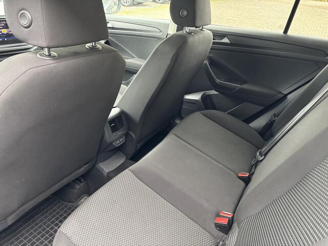 Volkswagen T-Roc 1.5 TSI Automaat Style Carplay / Parkeersensors / Cruise control