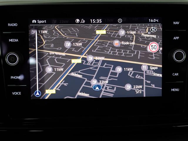 Volkswagen T-Roc 1.5 TSI R-Line 150 PK DSG | Navigatie | Trekhaak afneembaar | ErgoActive Stoel Pakket | Parkeercamera |