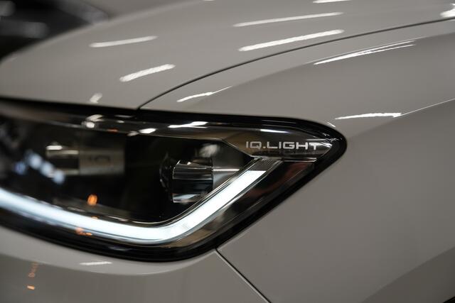 Volkswagen T-Roc 1.5 TSI R-Line * Pano - Trekhaak - IQ Light - Keyless - Beats - Camera - ACC *