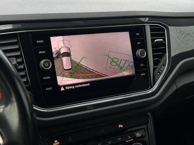 Volkswagen T-Roc 1.5 TSI Sport Business R CAMERA | TREKHAAK | NETTE AUTO | VIRTUAL COCKPIT |