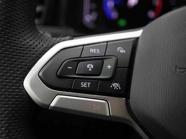 Volkswagen T-Roc 1.5TSI/150PK R Line Blackstyle DSG · Panoramadak · Camera + parkeersensoren · Stoelverwarming · Garantie tot januari 2026