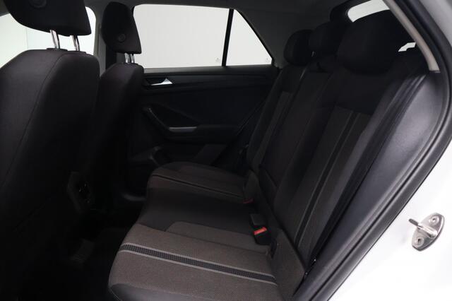 Volkswagen T-Roc 1.5 TSI Sport 150pk Automaat | LED | Trekhaak | Camera
