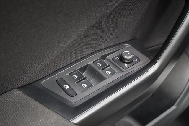 Volkswagen T-Roc 1.5 TSI Sport 150pk Automaat | LED | Trekhaak | Camera