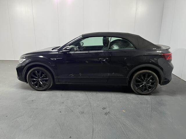 Volkswagen T-Roc Cabrio 1.5 TSI 2x R-Line / AUTOMAAT/ BLACK STYLE/ CAMERA/ PARK. SENSOREN/ DODE HOEK/ STOEL-STUURVERWARM./ IQ. LIGHT/ DIGITAL DASHBOARD/ ADAPT. CRUISE/ APP CONNECT/ NAVI/ CLIMA/ DAB/ 18" LMV