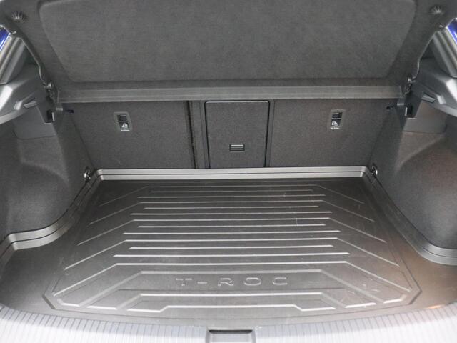 Volkswagen T-Roc 1.5 TSI R-Line Edition 150PK DSG Pano-Schuifdak, Black Style, Trekhaak, Matrix LED, Keyless, 16" lm winterset, Elektr. Achterklep, 18" LM Velgen, Side Assist