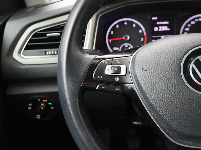 Volkswagen T-Roc 1.0 TSI Style | 110 PK | Climate control | Achteruitrijcamera | Adaptive cruise control |