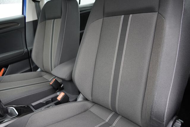 Volkswagen T-Roc 1.5 TSI 150PK! Style BJ2019 Lmv 16" | Led | Pdc | Airco | Cruise control | Trekhaak | Getint glas