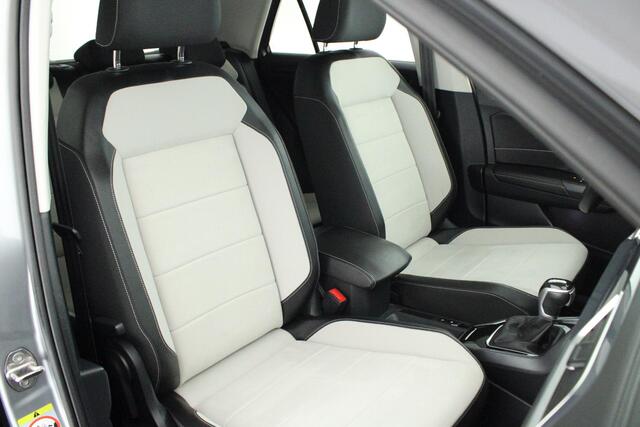 Volkswagen T-Roc 1.5 TSI Style Trekhaak Camera Stoelverwarming Led Virtual Cockpit Navigatie
