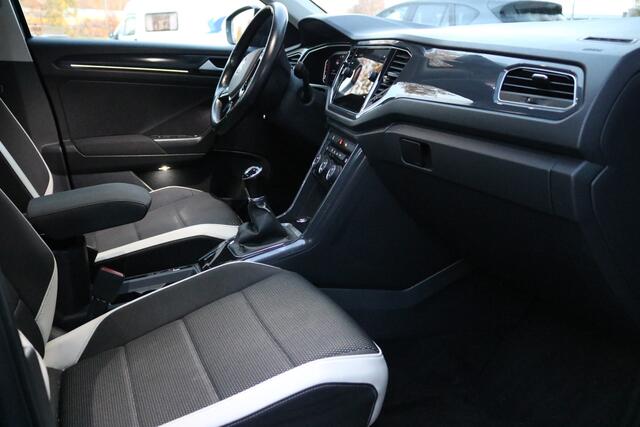 Volkswagen T-Roc 1.5 TSI Sport Xenon Keyless Virtual cockpit Camera Navi T-haak Bj:2018