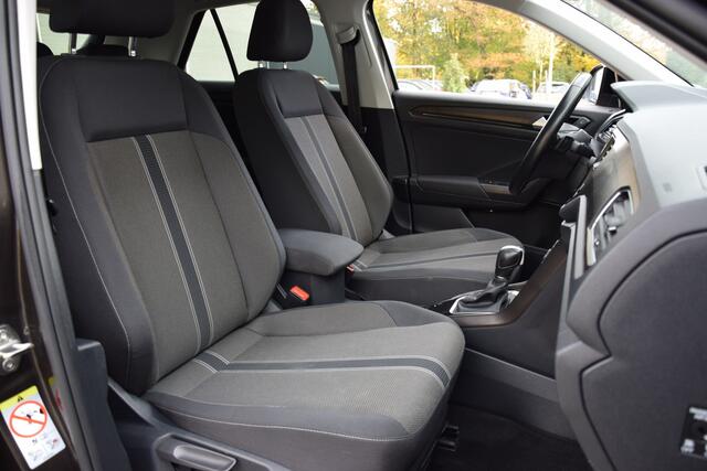 Volkswagen T-Roc 1.5 TSI Sport Business R DSG Automaat | BOVAG Garantie | Virtual Cockpit | Navigatie | Achteruitrijcamera | 18'' Velgen Met All Season Banden | Adaptive Cruise | Stoelverwarming |