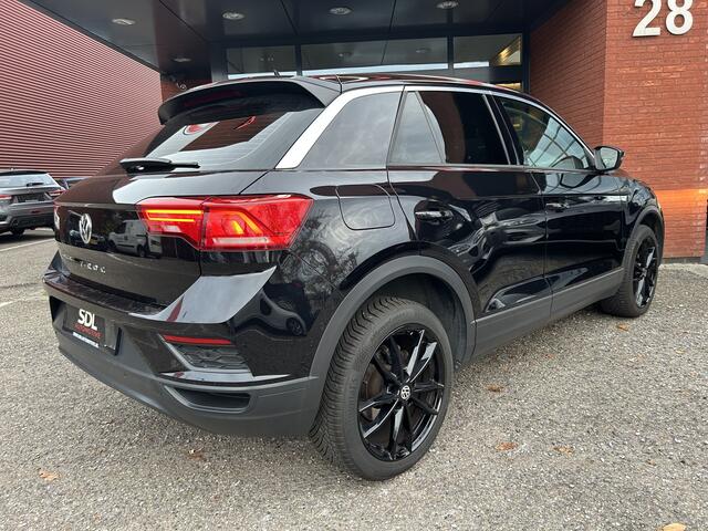 Volkswagen T-Roc 1.0 TSI Style // LED // APPLE CARPLAY / ANDROID AUTO // CLIMA // PDC V+A // STOELVERWARMING