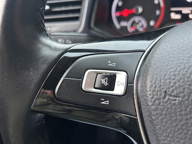 Volkswagen T-Roc 1.0 TSI Style // LED // APPLE CARPLAY / ANDROID AUTO // CLIMA // PDC V+A // STOELVERWARMING