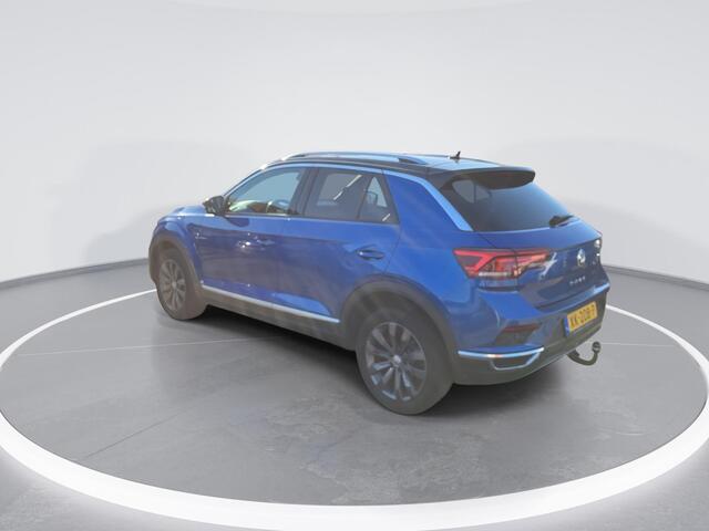 Volkswagen T-Roc 1.5 TSI 150pk DSG Sport · Camera · Elektrische Achterklep · Afneembare Trekhaak · Apple/Android Car Play · Navigatie · Active Info Display · Getint Glas ·