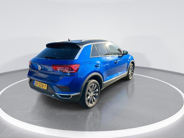 Volkswagen T-Roc 1.5 TSI 150pk DSG Sport · Camera · Elektrische Achterklep · Afneembare Trekhaak · Apple/Android Car Play · Navigatie · Active Info Display · Getint Glas ·