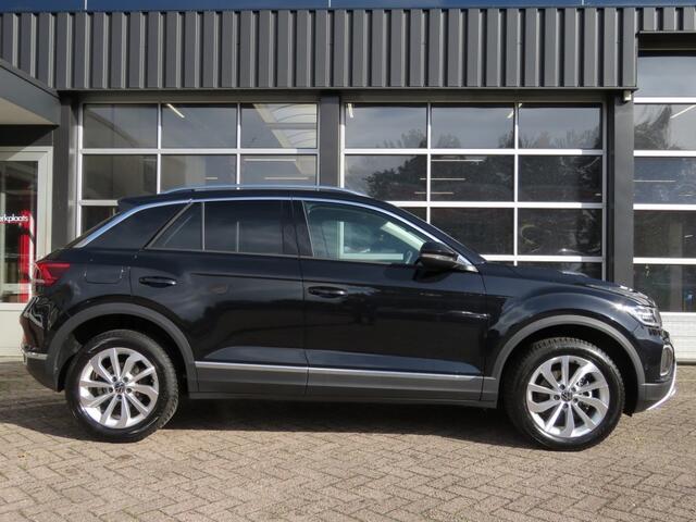 Volkswagen T-Roc 1.5 TSI 150pk DSG-aut. LIFE EDITION / IQ Light / Trekhaak afn.baar / Stoelverw. / 17 Inch / FABRIEKS garantie