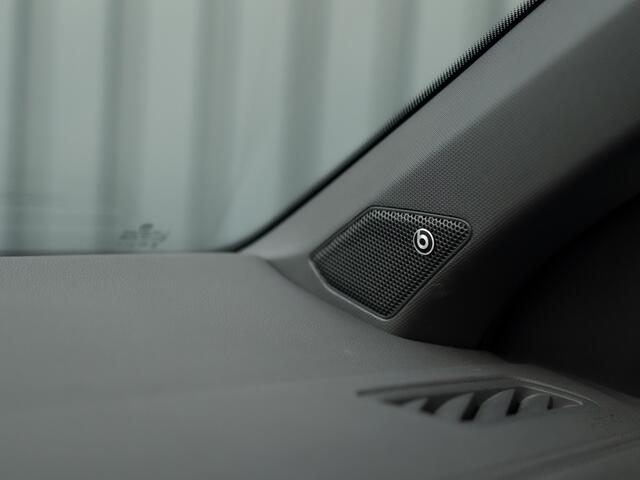 Volkswagen T-Roc 1.5 TSI R-Line Business | Beats | Panodak | IQ Light | Keyless | Side Assist | Elk. A-klep | Trekhaak afnb. | Prijs Rijklaar!!