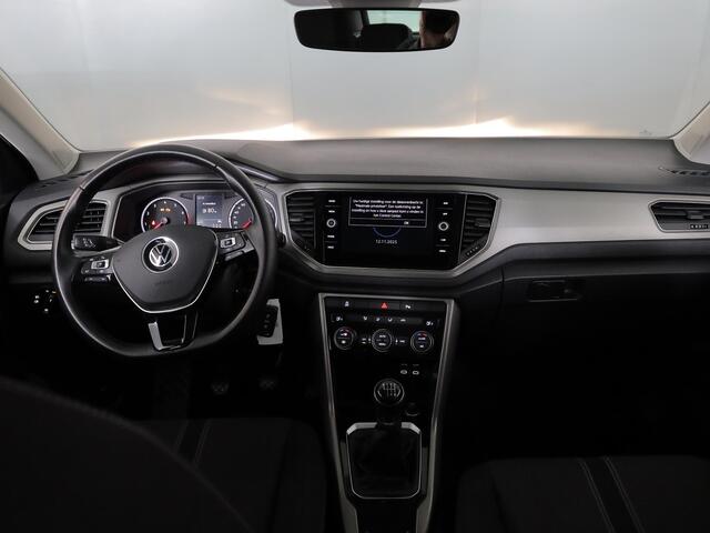 Volkswagen T-Roc 1.0 TSI Style 110 pk | Navigatie | Parkeersensoren | Adaptieve cruise control | Autom. airco | Apple Carplay/Android Auto |