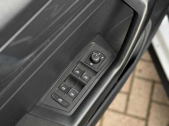 Volkswagen T-Roc 1.5 TSI Sport | ACC | Led Koplampen | Navigatie | Stoelverwarming | LM Velgen | RIJKLAAPRIJS INCL 12 MAANDEN GARANTIE EN BEURT