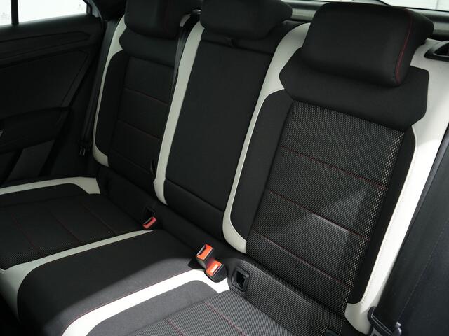 Volkswagen T-Roc 1.5 TSI 150PK STYLE BLACK PACK DSG | Navi | Camera | 19 inch | Zeer Mooi!