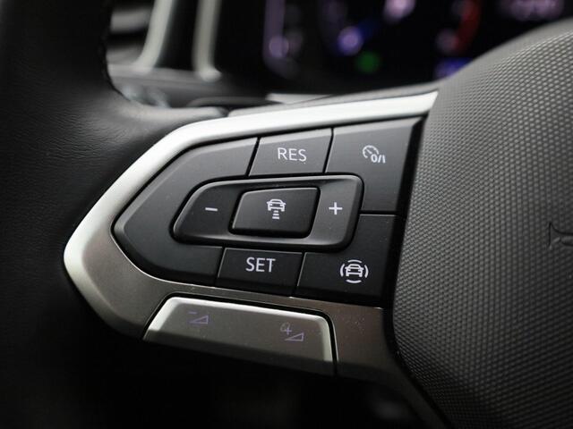 Volkswagen T-Roc 1.5TSI/150PK R Line DSG · Panoramadak · Camera + Parkeersensoren · Apple/Android Car Play · Garantie tot mei 2029 of 100000km.