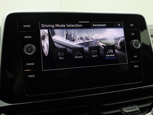 Volkswagen T-Roc 1.5TSI/150PK R Line DSG · Panoramadak · Camera + Parkeersensoren · Apple/Android Car Play · Garantie tot mei 2029 of 100000km.