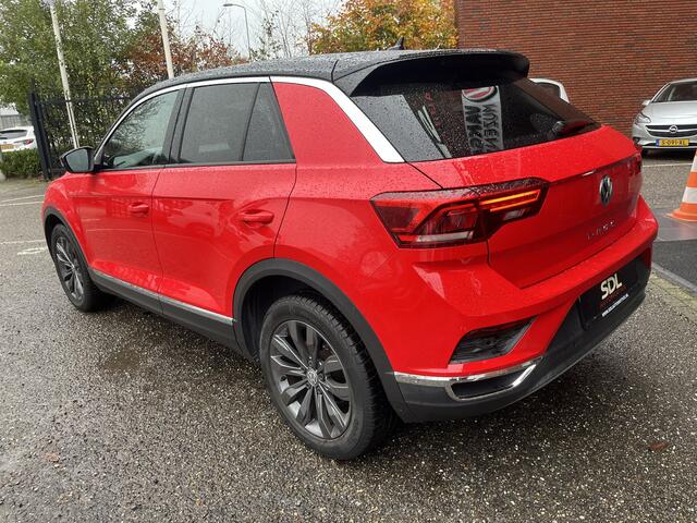 Volkswagen T-Roc 1.0 TSI Sport // ADAPT. CRUISE // DODEHOEK // NAVI // APPLE-ANDROID AUTO // PDC V+A //