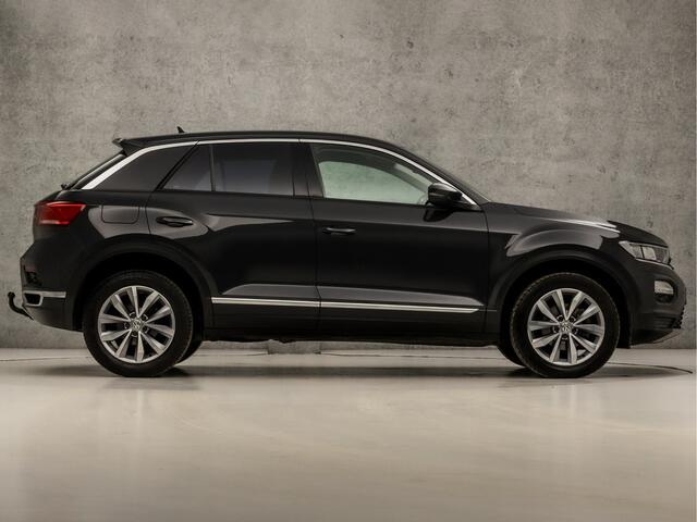Volkswagen T-Roc 1.0 TSI Sport (STOELVERWARMING, TREKHAAK, GETINT GLAS, SPORTSTOELEN, PARKEERSENSOREN, ARMSTEUN, BLUETOOTH, NIEUWSTAAT)