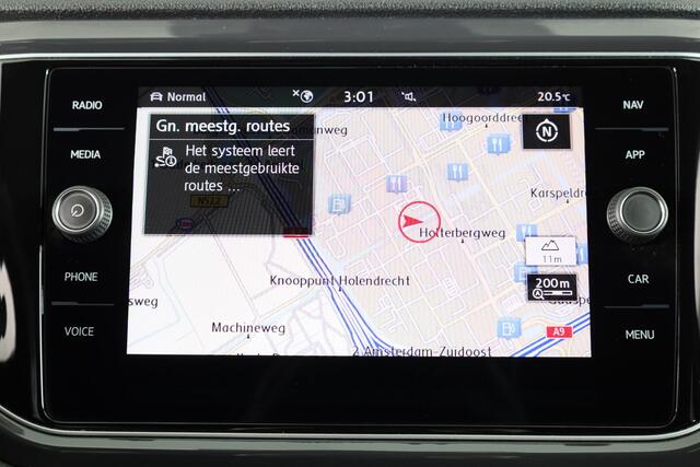 Volkswagen T-Roc 1.5 TSI Sport Business R-line 150 pk Automaat (DSG) | Navigatie | Achteruitrijcamera | Parkeersensoren | Adaptieve cruise control | Stoelverwarming |