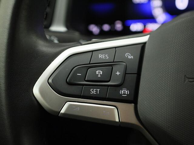 Volkswagen T-Roc 1.0TSI/110PK Life · Navigatie · Parkeersensoren · LED · Garantie tot september 2027 of 100000km.