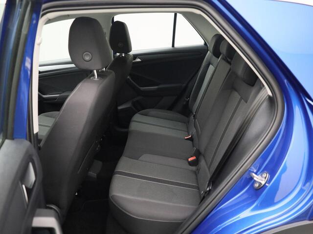 Volkswagen T-Roc 1.0TSI/110PK Life · Navigatie · Parkeersensoren · LED · Garantie tot september 2027 of 100000km.