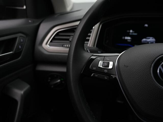 Volkswagen T-Roc 1.5 TSI 150 pk DSG Style | Trekhaak | Achteruitrijcamera | Navigatie | Adaptive Cruise