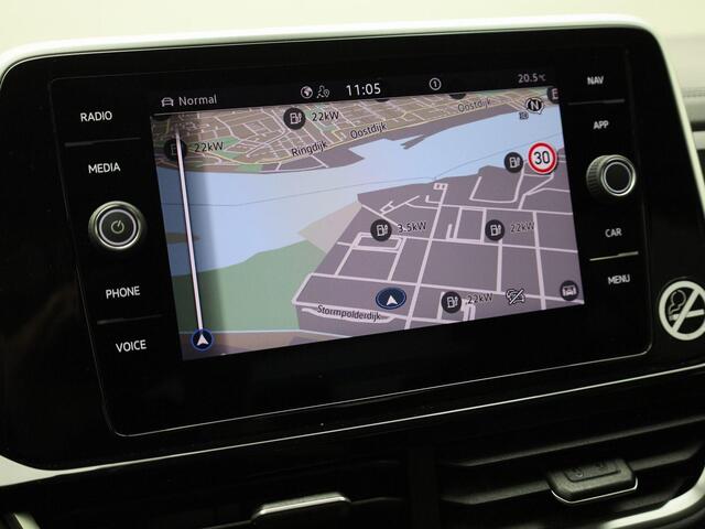 Volkswagen T-Roc 1.5TSI/150PK R-Line DSG · Camera · Navigatie · Apple/Android Car Play · Trekhaak · Garantie tot februari 2027