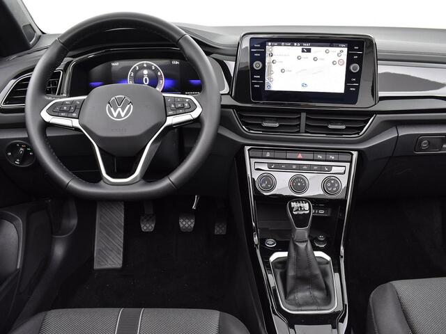Volkswagen T-Roc Cabrio Style 1.0 115 pk Cabriolet 6 versn. Hand · Black style pakket · Comfort pakket · Multimedia pakket · Prijs is incl Inruilbonus . MEGA SALE