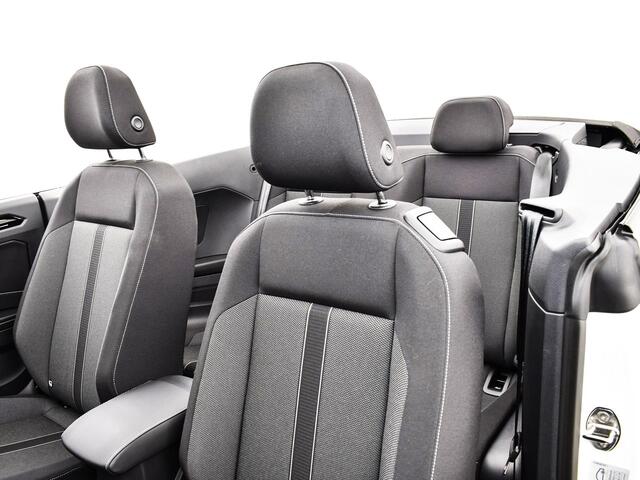 Volkswagen T-Roc Cabrio Style 1.0 115 pk Cabriolet 6 versn. Hand · Black style pakket · Comfort pakket · Multimedia pakket · Prijs is incl Inruilbonus . MEGA SALE