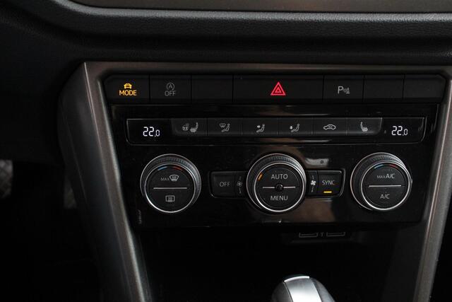 Volkswagen T-Roc 1.5 TSI DSG Style | Navigatie | Climate Control | Adatieve Cruise Control | Electrische achterklep | Stuurwielverwarming | Camera | Parkeer Sensoren