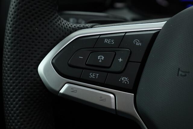 Volkswagen T-Roc 1.5 TSI R-Line Black Style | Pano | Afn. Trekhaak | IQ. Light | 19'' | Camera | Keyless | Adapt. Cruise