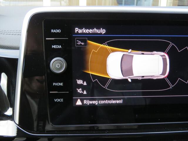 Volkswagen T-Roc 1.5 TSI 150pk DSG-aut. R-LINE / Trekhaak afn. / Camera / Stoelverw. / IQ Light / FABRIEKS garantie