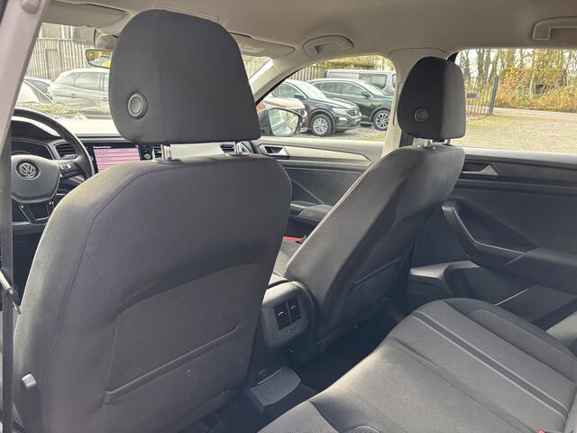 Volkswagen T-Roc 1.5 TSI Style Automaat Trekhaak / Navigatie / Carplay