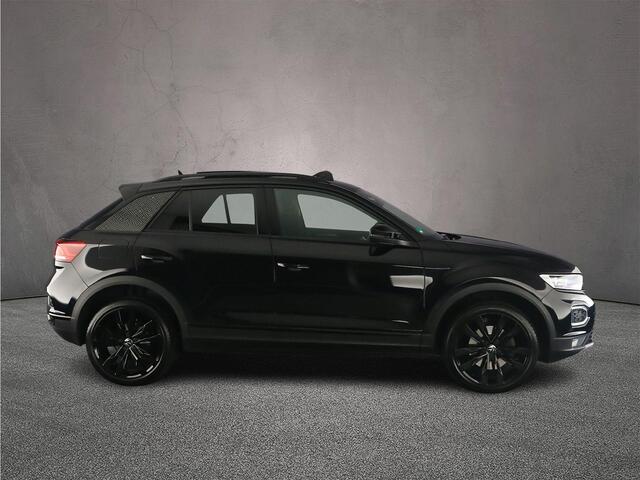 Volkswagen T-Roc Sport 1.5 TSI 150pk DSG Automaat Trekhaak, Panoramadak, Adaptive cruise control, Black Style, Achteruitrijcamera, Elektrische achterklep