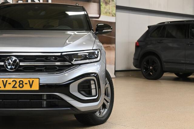 Volkswagen T-Roc 1.5 TSI 150pk R-Line | IQ. Light | Camera | Trekhaak | 100% (Dealer) onderhouden label