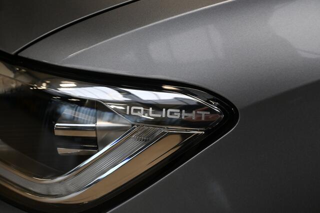 Volkswagen T-Roc 1.5 TSI 150pk R-Line | IQ. Light | Camera | Trekhaak | 100% (Dealer) onderhouden label