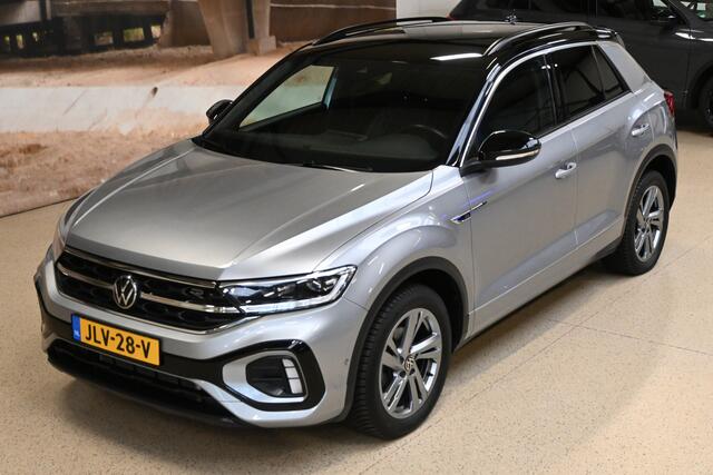 Volkswagen T-Roc 1.5 TSI 150pk R-Line | IQ. Light | Camera | Trekhaak | 100% (Dealer) onderhouden label