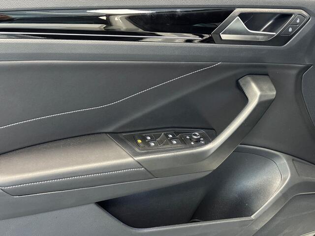 Volkswagen T-Roc 1.5 150pk TSI R-Line Edition All-season banden / Afneembare trekhaak / Navigatiesysteem