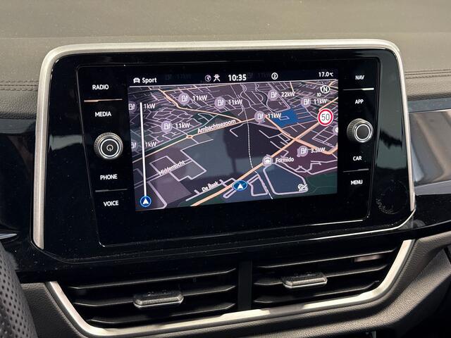 Volkswagen T-Roc 1.5 150pk TSI R-Line Edition All-season banden / Afneembare trekhaak / Navigatiesysteem